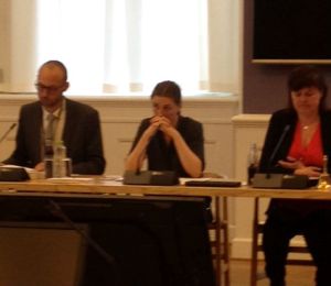 Retsudvalgets medlemmer pressede justitsminister Mette Frederiksen for svar under åbent samråd om offentligt ansattes ytringsfrihed d.13.maj. Foto: Annette Birch.